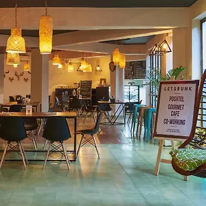 Minimalist One Hauz Khas Village Hotel Nova Deli
